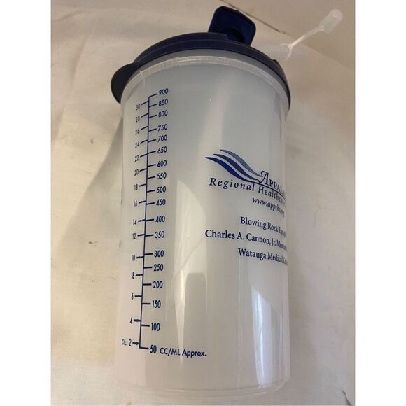 2 Thermo mugs with straw 30-34 Oz Hospital logo lot - Picture 2 of 3